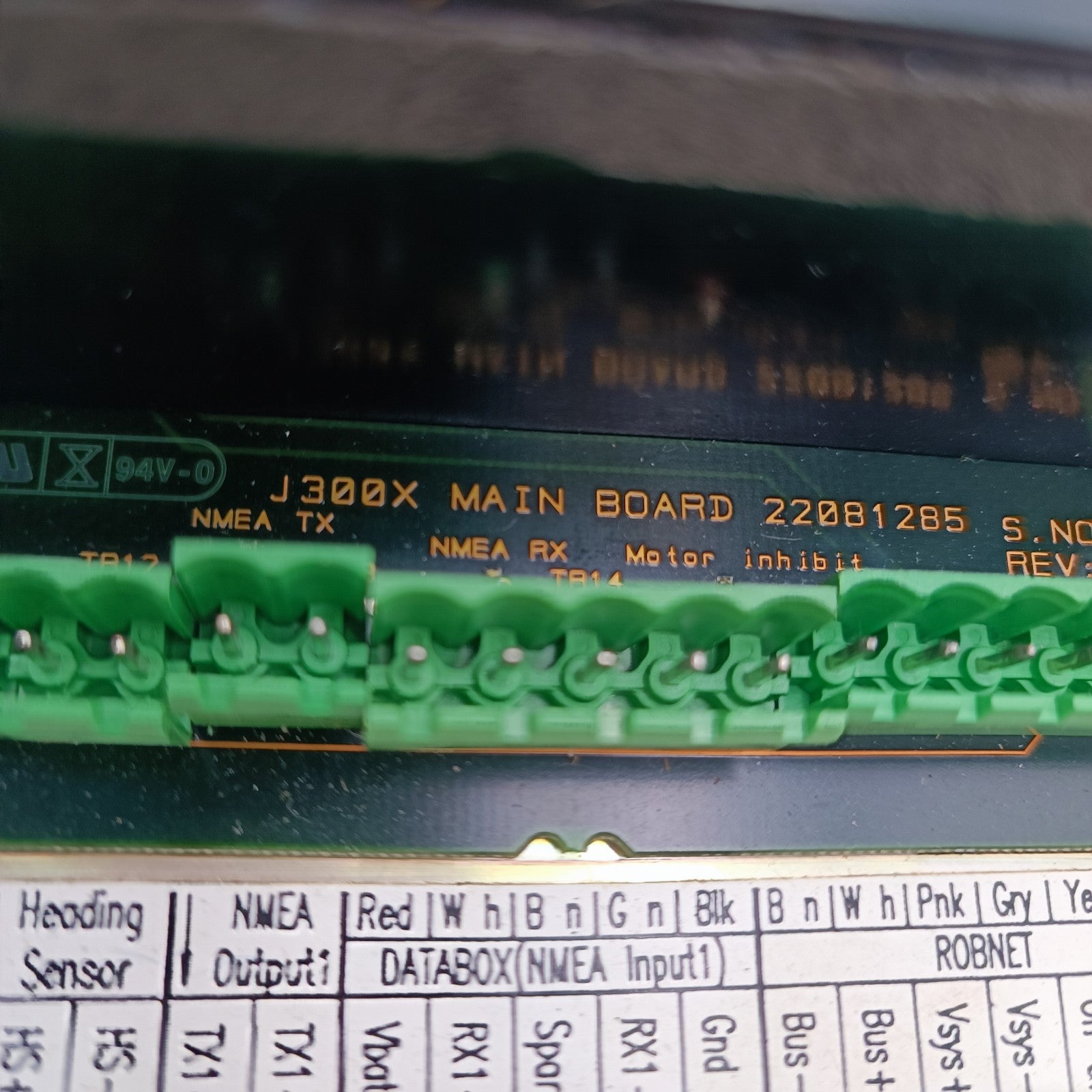 738841