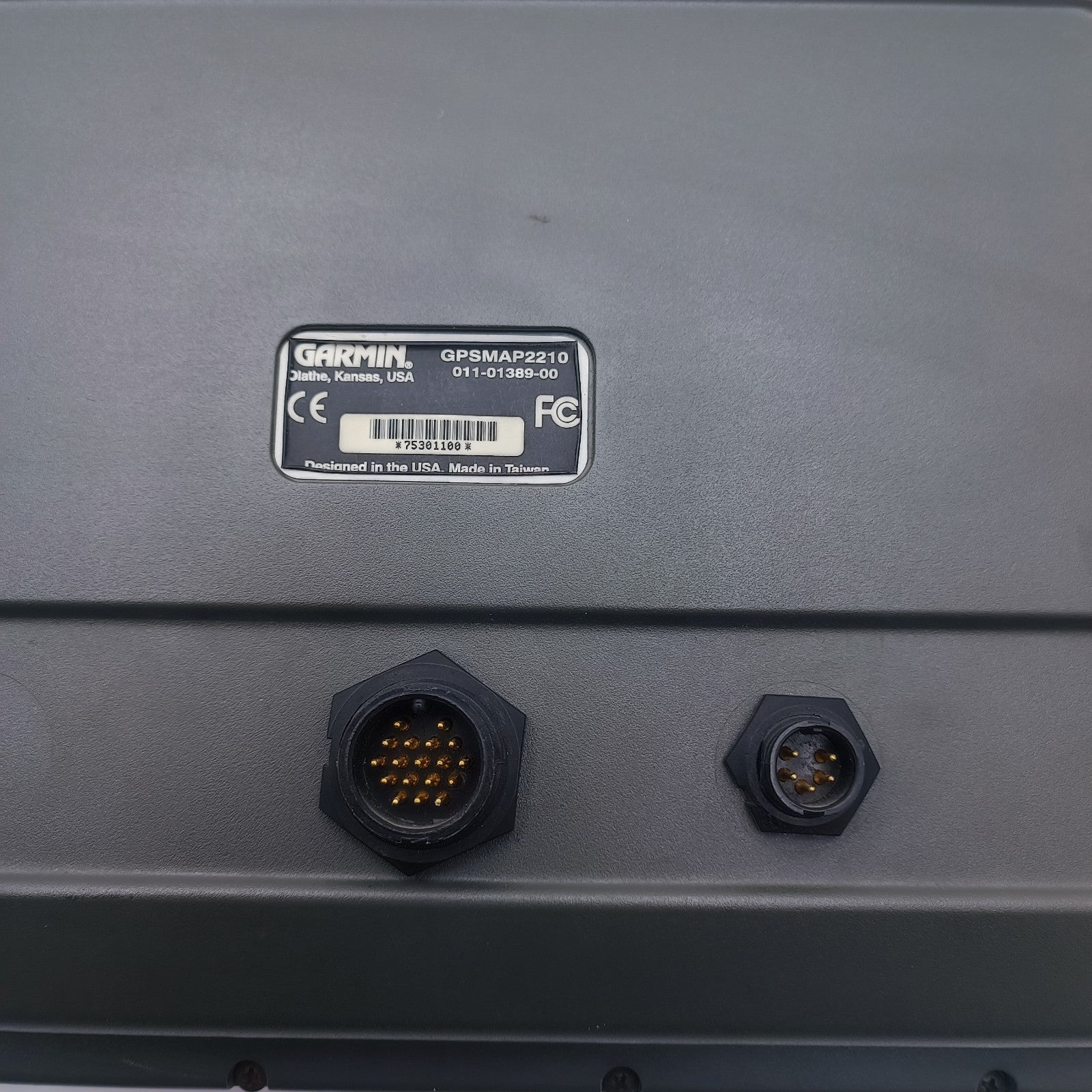 Garmin GPSMAP 2210 Marine GPS Chartplotter Navigation Display Unit 011-01389-002