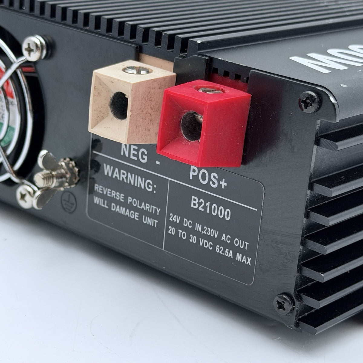 Mascot Type 9987 1000W 24V DC to 230V AC 50Hz Power Inverter Marine Boat2