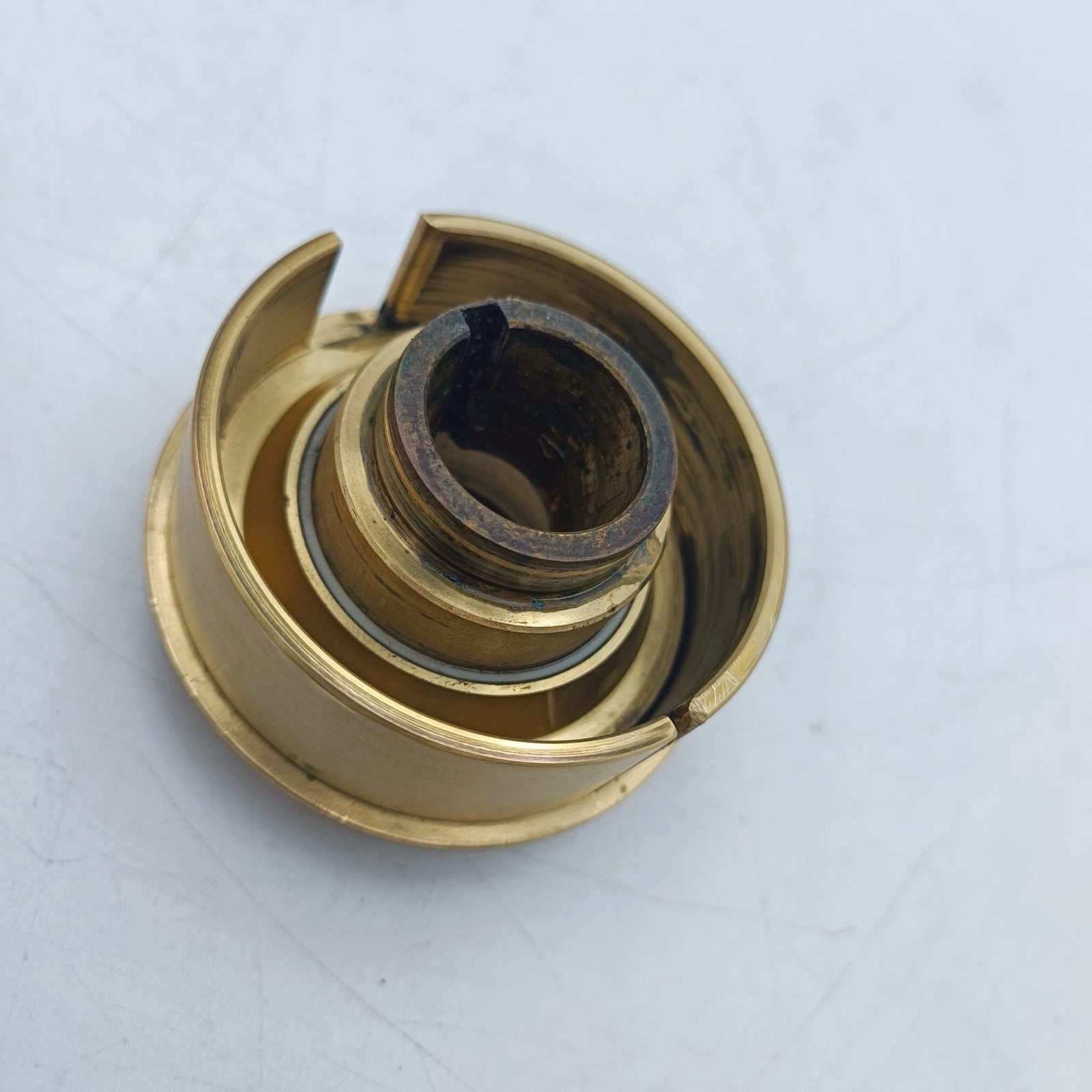 739250