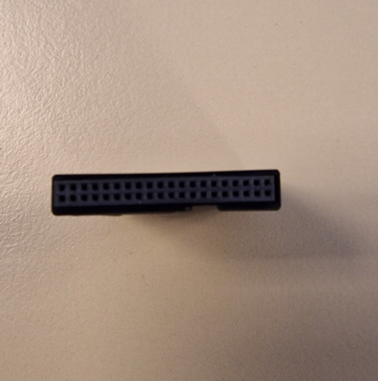 740437