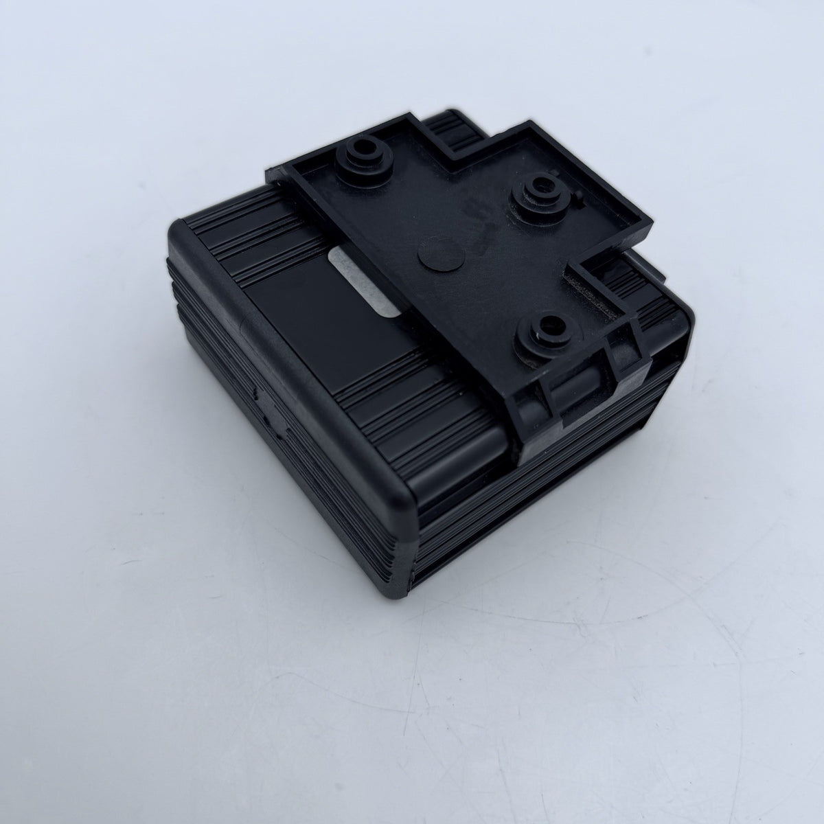 Alfatronix PV6s 17-32VDC to 13.6VDC Converter-6A / 10A Isolated Input to Output8