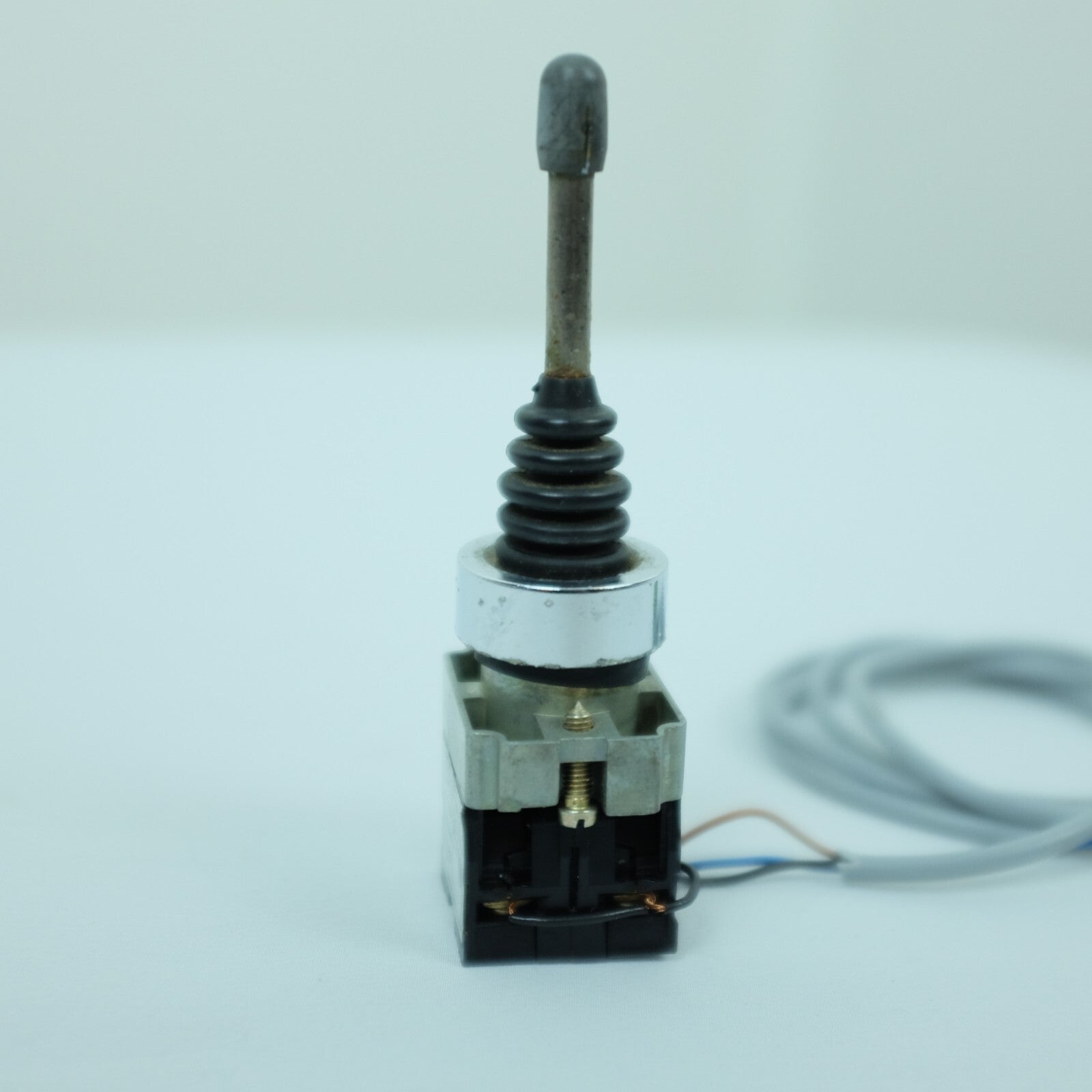 COMNAV Commander Marine Autopilot SCHNEIDER ELECTRIC XD2PA22 Joystick 2 Position1