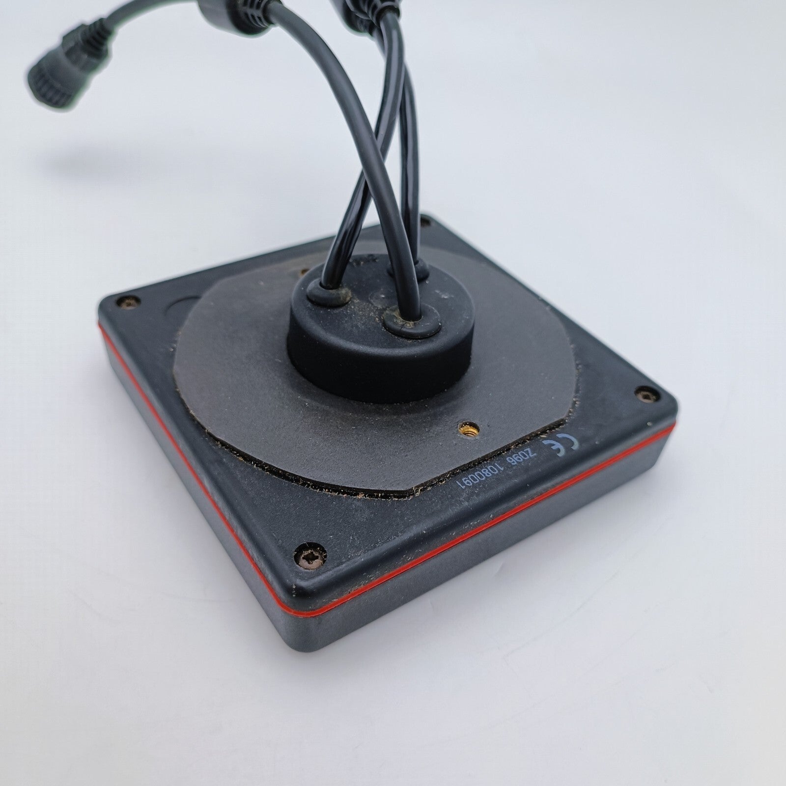 718842