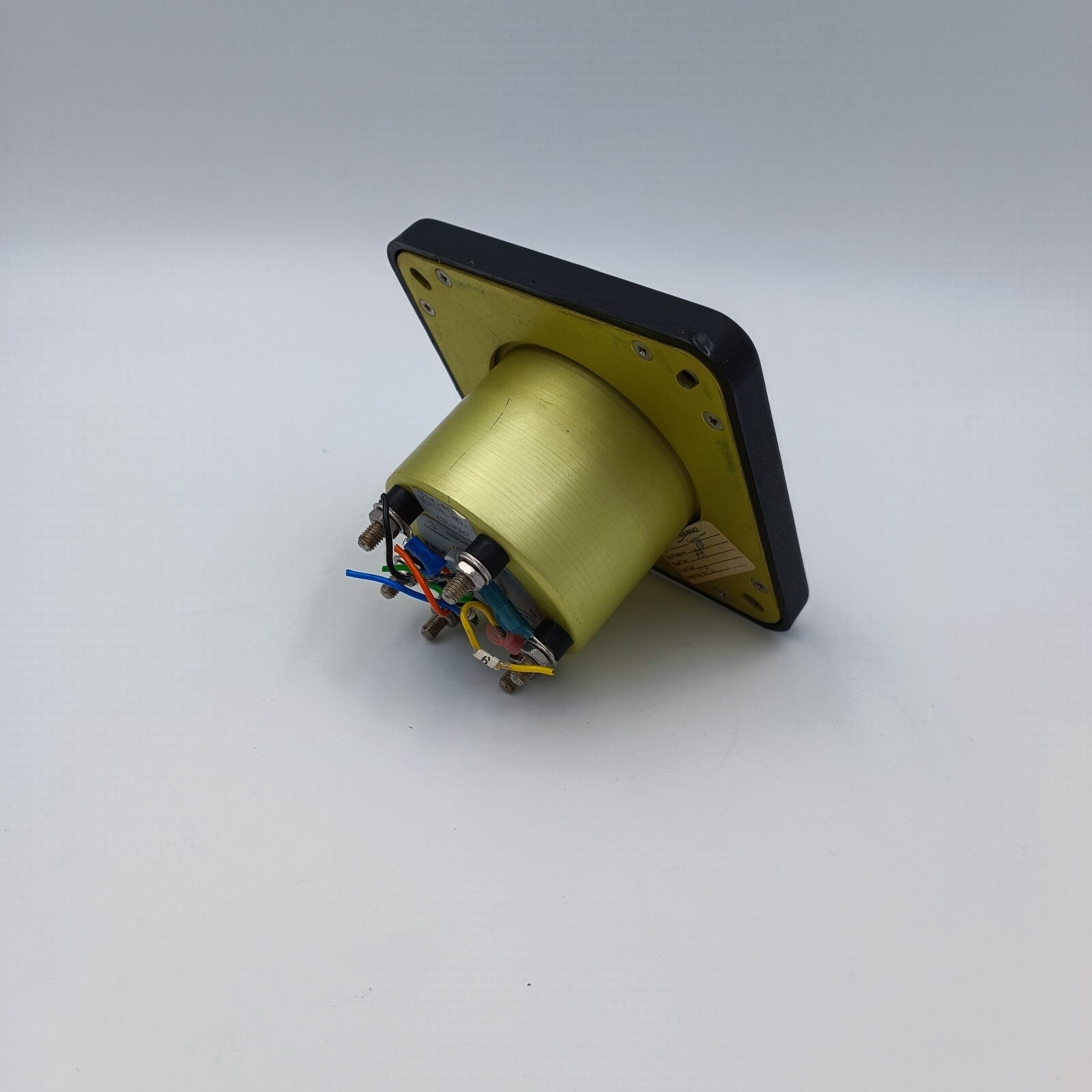 740600