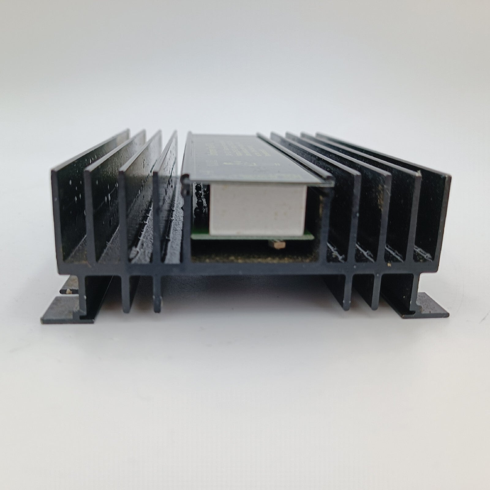 GSE DC-DC CONVERTER In: 24V - 32V Out: 12V 10A Type AT104