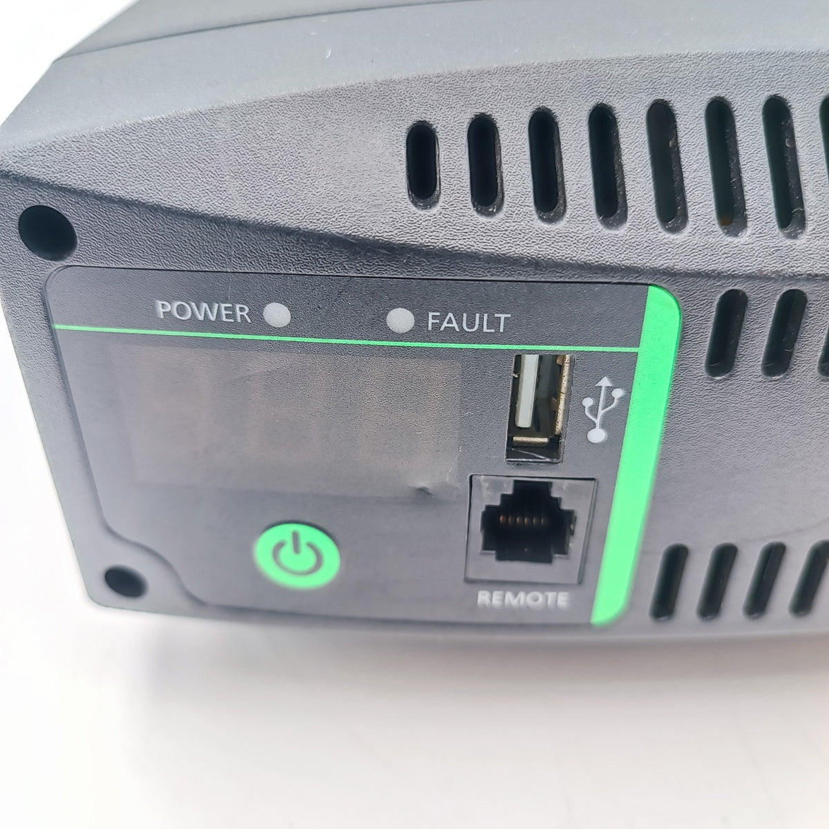 Xantrex PROwatt SW 1000 12V DC to 120V AC Pure Sine Wave Power Inverter2