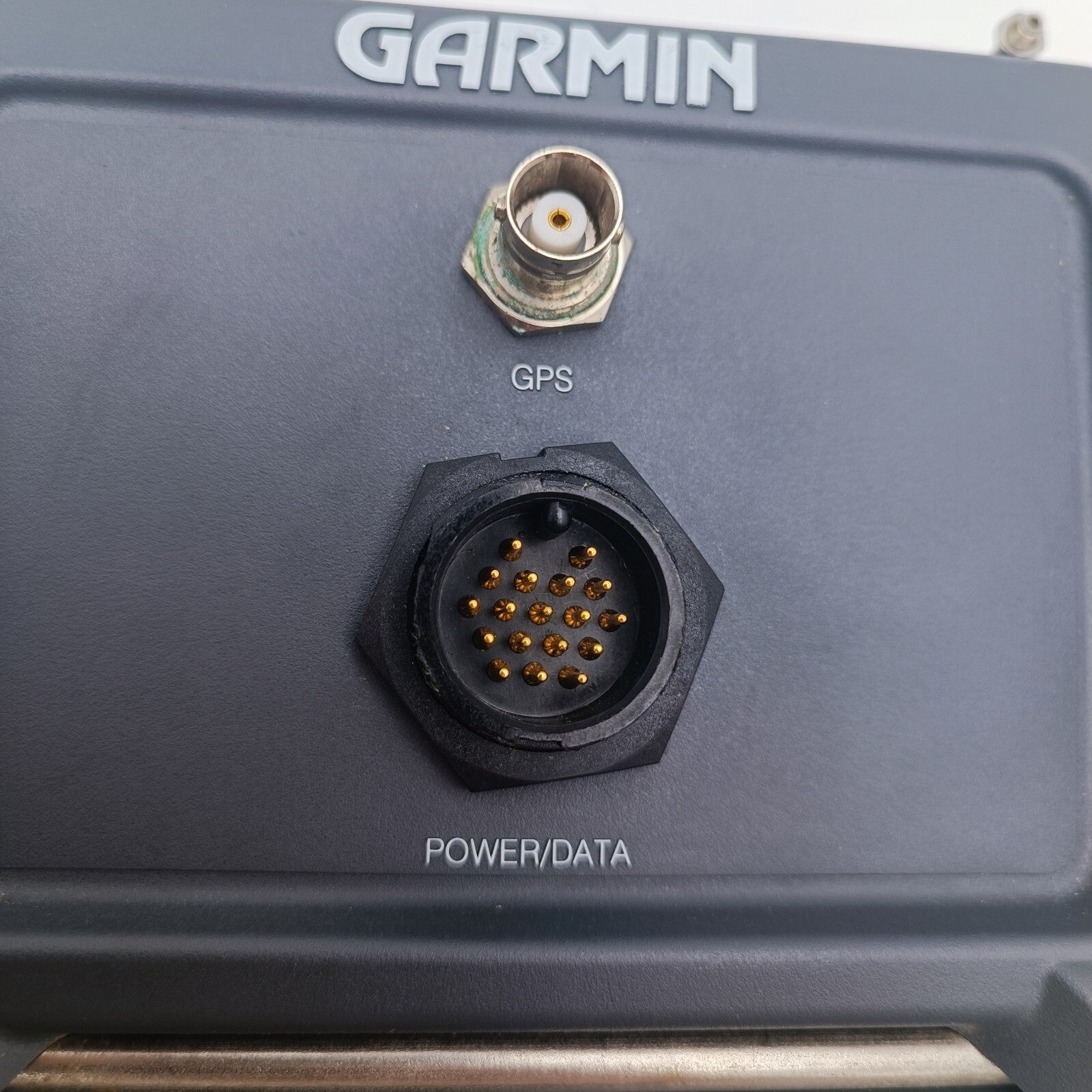 745627