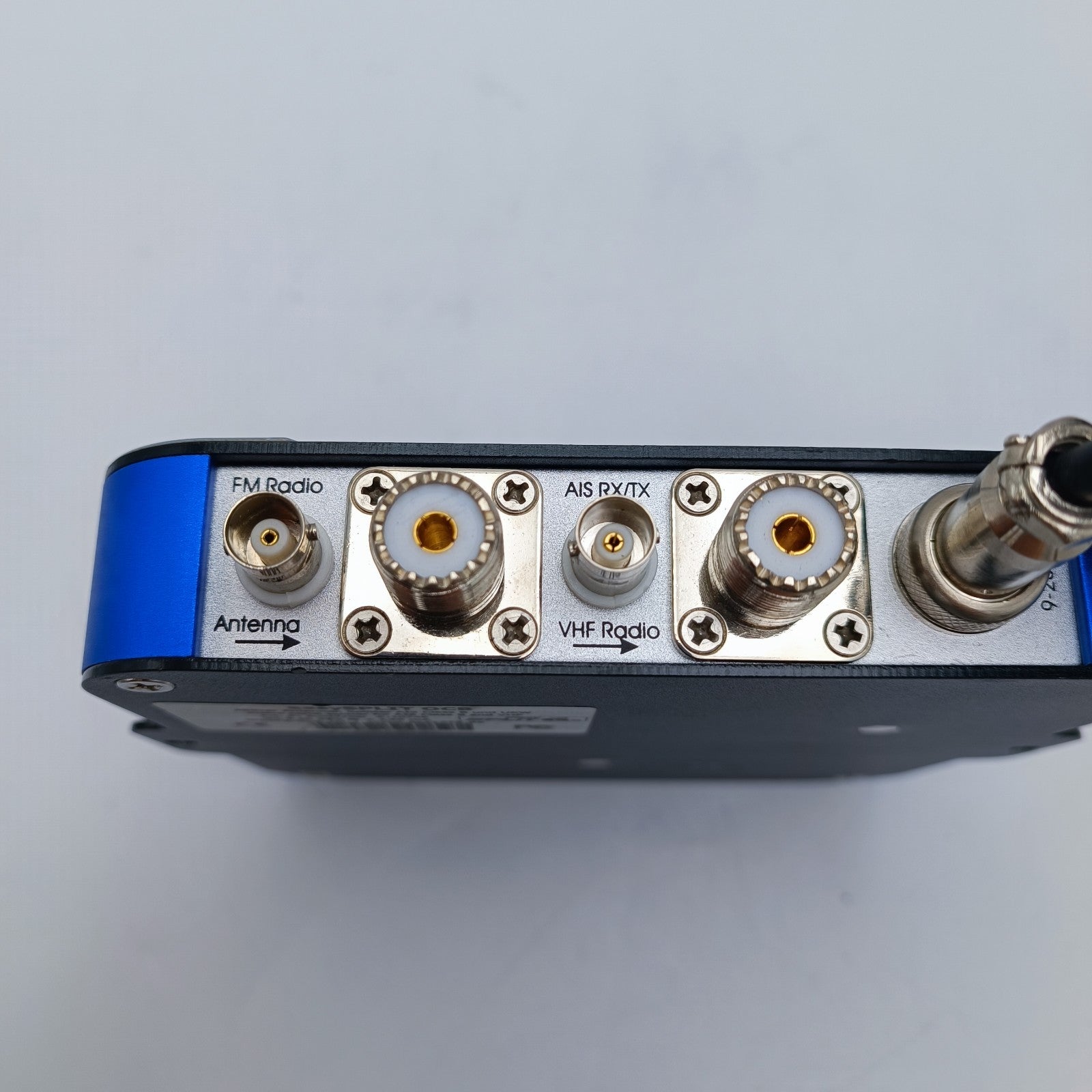 EASYSPLIT ACTIVE ANTENNA SPLITTER A-027 DC 9 TO 28V @ 25-130 mA easyAIS 6