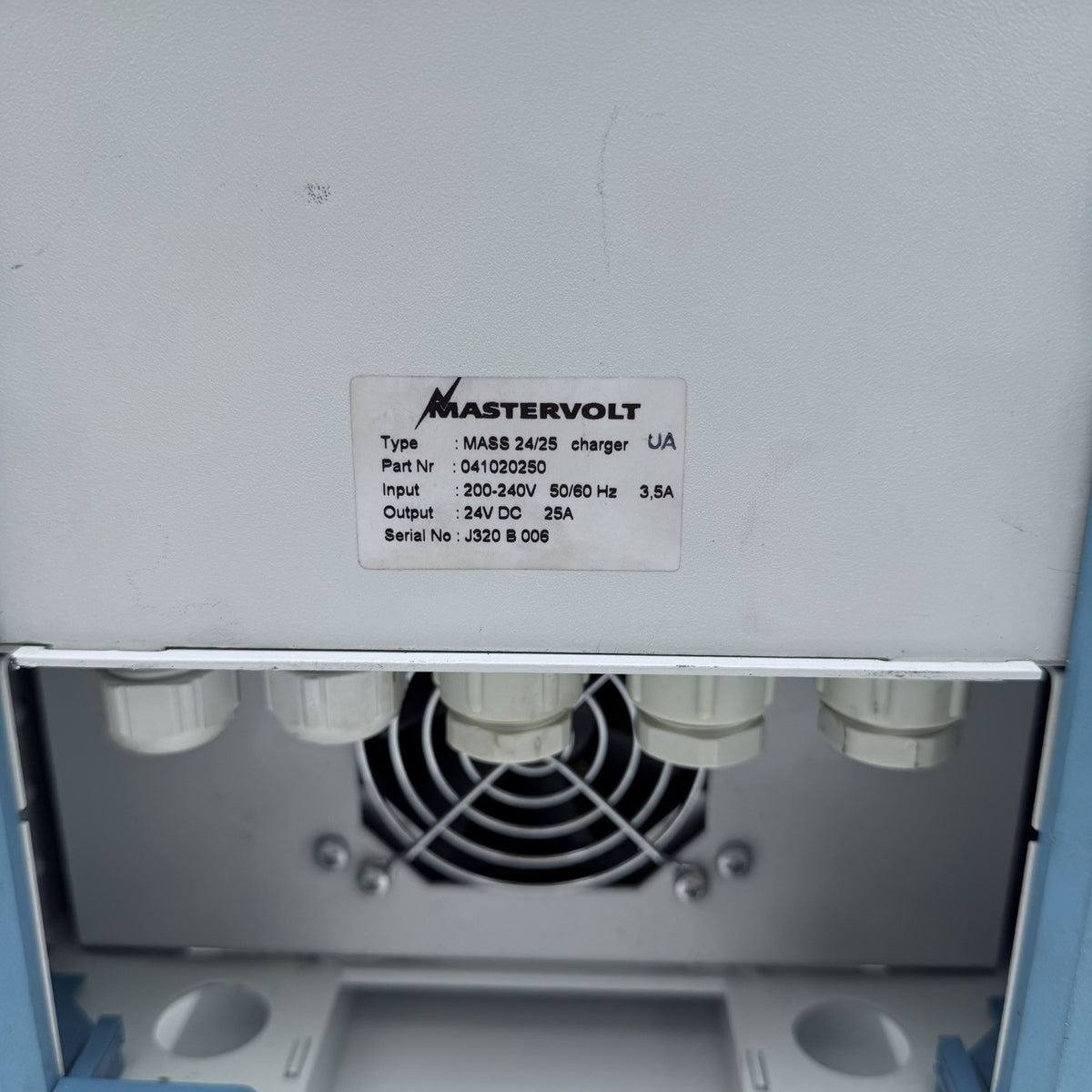 MASTERVOLT CHARGER MASS 24/25 f/ BATTERY 24V 25A Chargermass Input 200-240V6
