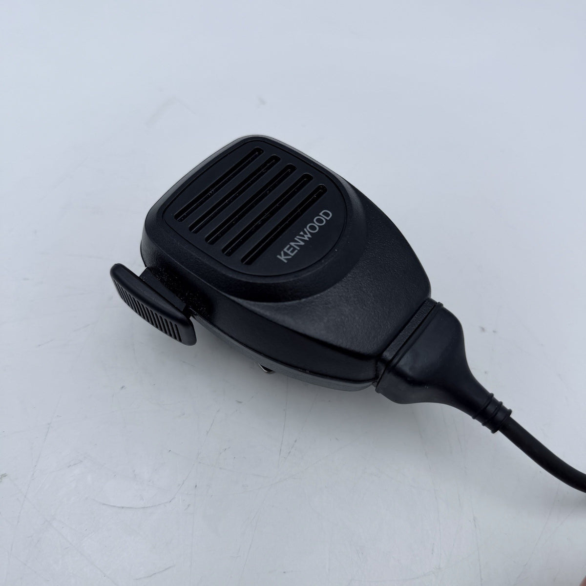 Kenwood TK-8302 -1 UHF FM Mobile Two Way Radio Transceiver w/ Microphone 12V6