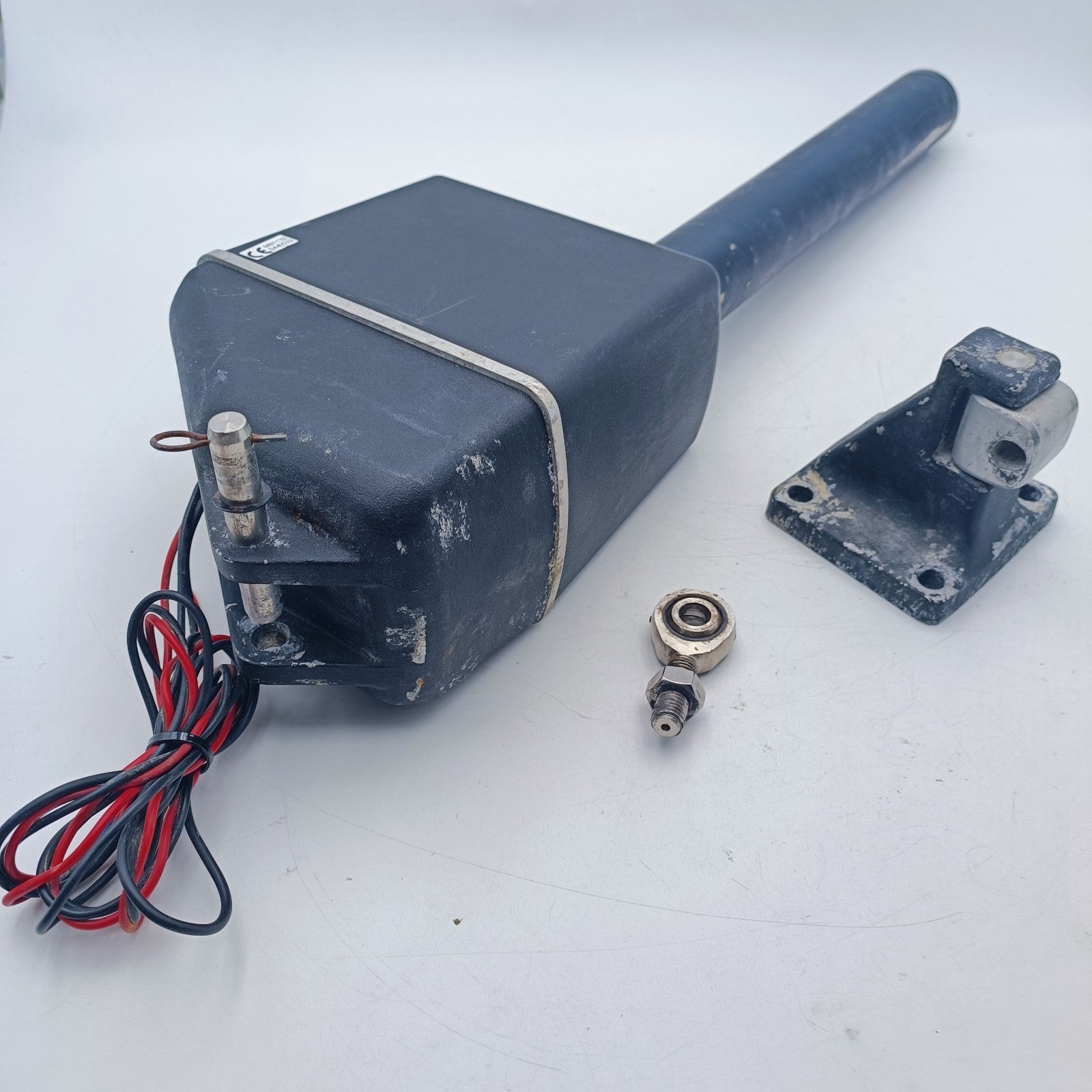 Raymarine Type 2 12 Volt Autopilot Long Shaft Linear Drive Up to 20,000kg X304