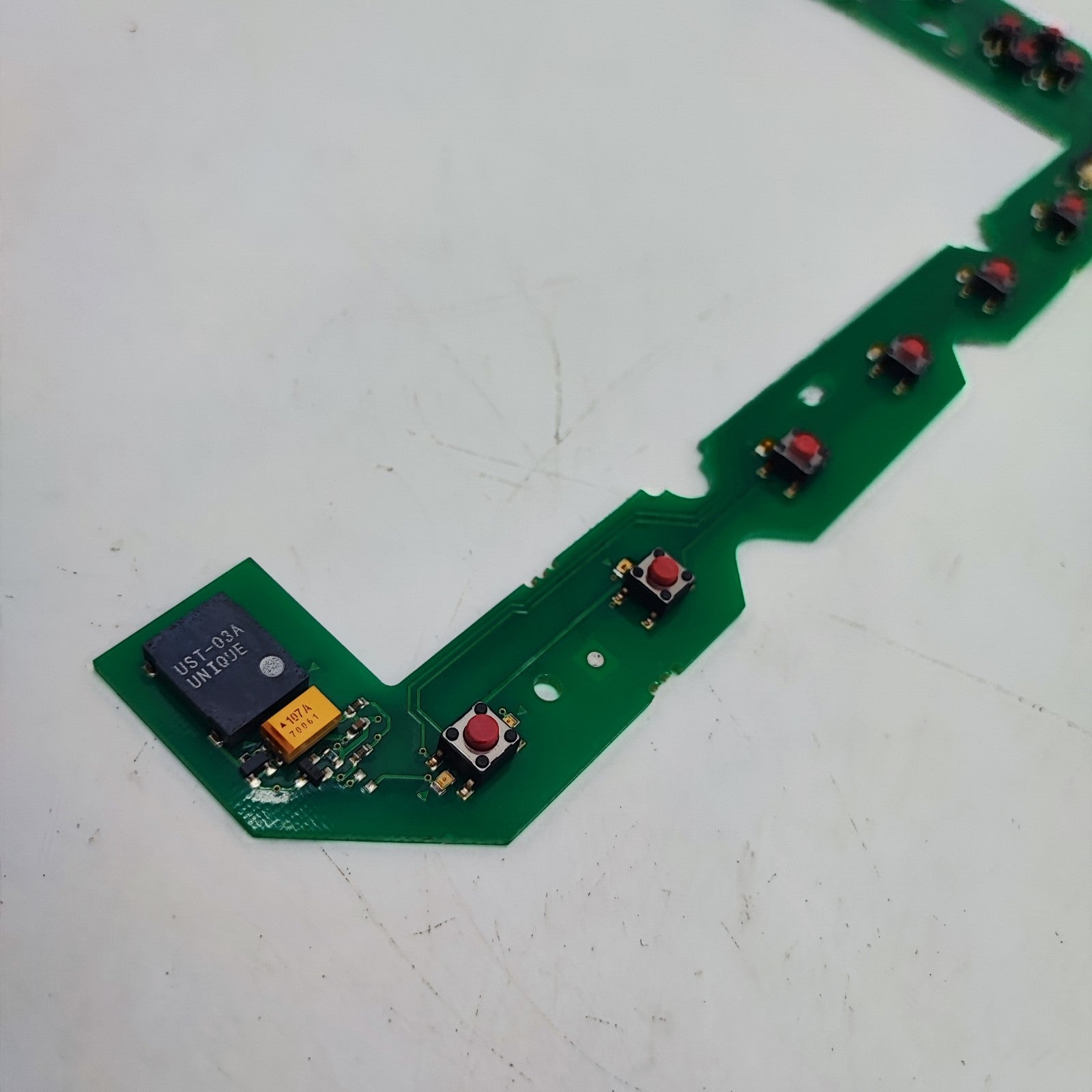 Raymarine E80 MFD Chartplotter Radar Keyboard 4598-063 PCB 3015-369 Issue C4