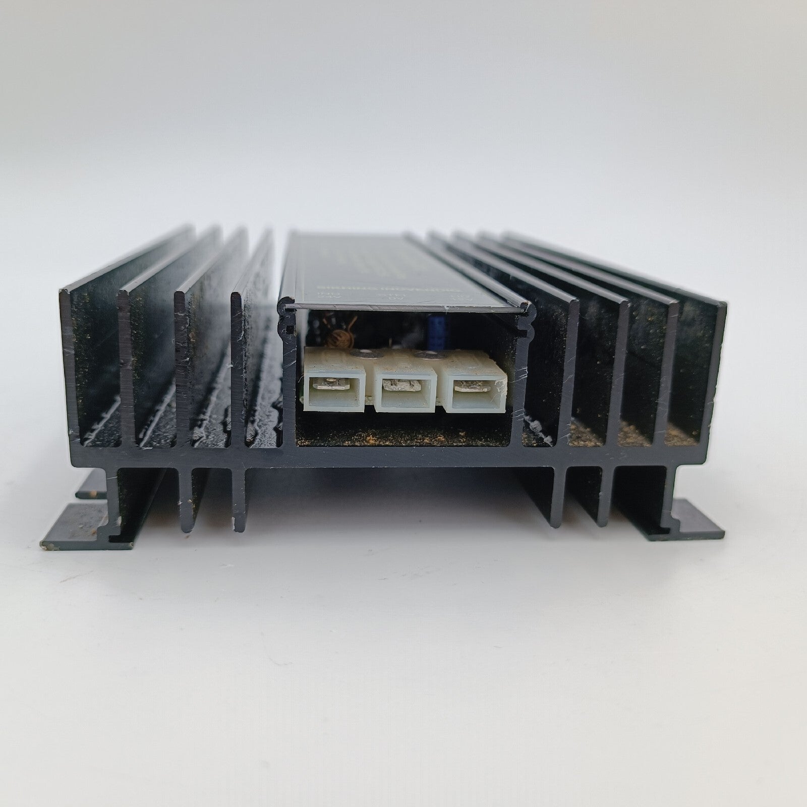 GSE DC-DC CONVERTER In: 24V - 32V Out: 12V 10A Type AT103