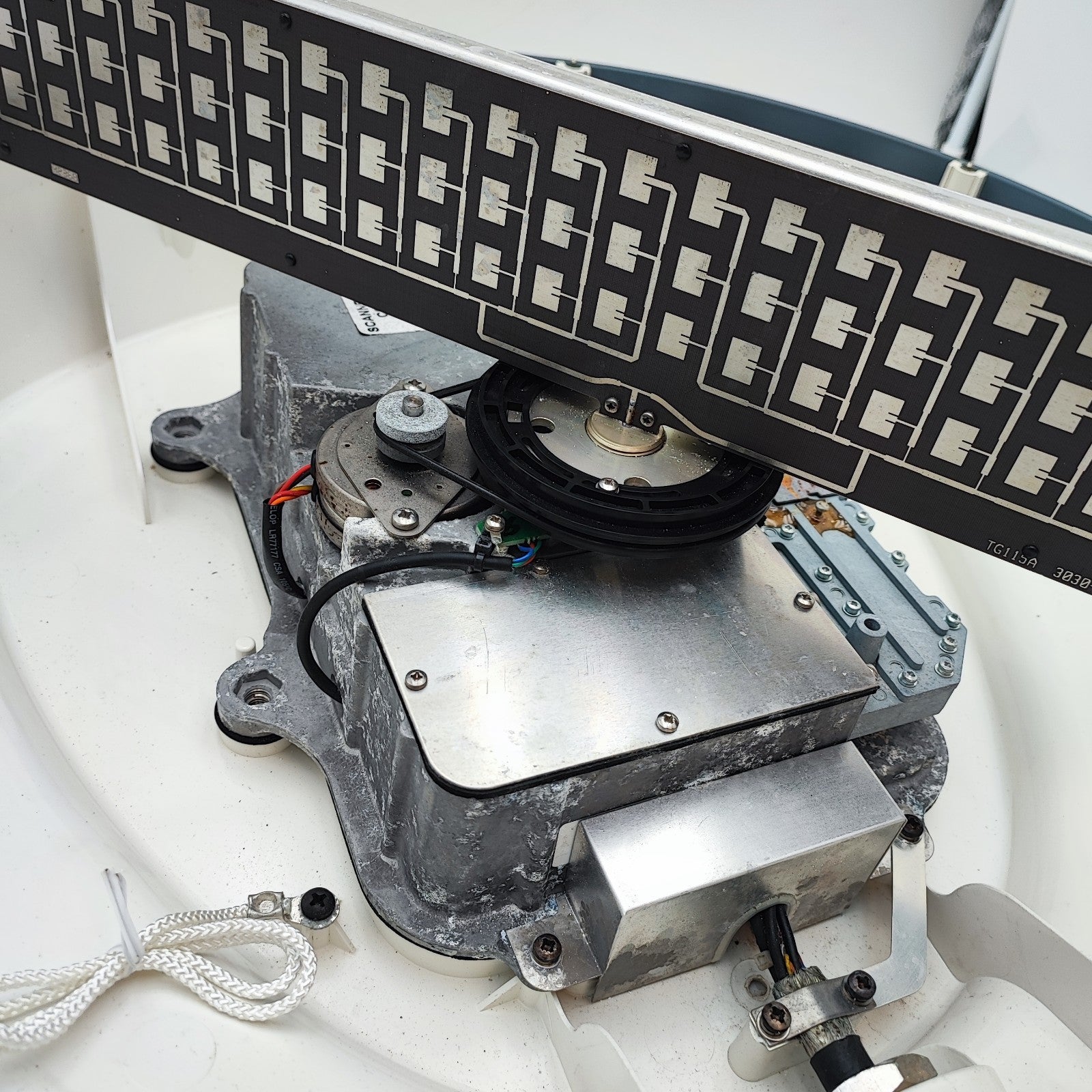 Raymarine Radar Dome Scanner M92652S 4kW Boat Marine Raytheon Navigation E12010